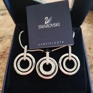 SWAROVSKI EARRINGS &NECKLACE SET